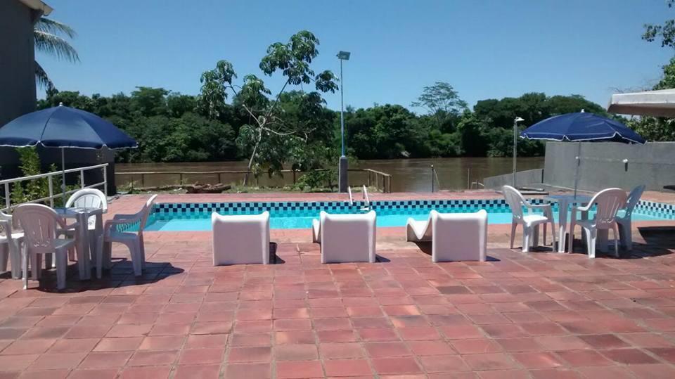 Hotel Pintado Azul Coxim ภายนอก รูปภาพ